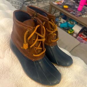 Sperry Saltwater Duck Boots (size 4, big kids, 6 in women)